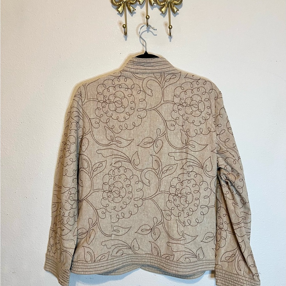 Requirements Beige Embroidered Jacket Linen Mix large wooden buttons. Size 14 - Picture 5 of 5